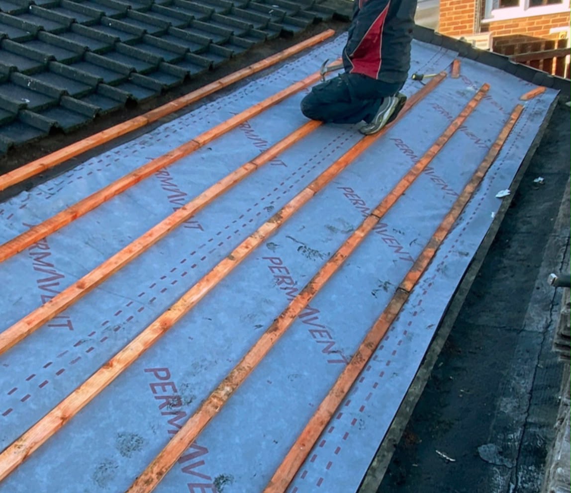 Fresh breathable roofing membrane and treated timber battens laid to spec